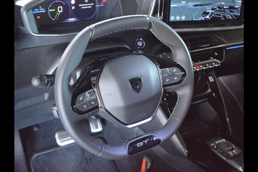 Peugeot e-2008 EV GT Avantage 54 kWh SOH 98,5% | ACHTERUITRIJCAMERA MET SENSOREN | NAVIGATIE & CARPLAY | E.C.C. | VERWARMBARE STOELEN |