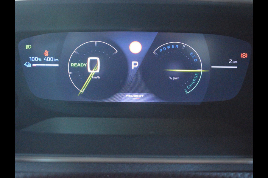 Peugeot e-2008 EV GT Avantage 54 kWh SOH 98,5% | ACHTERUITRIJCAMERA MET SENSOREN | NAVIGATIE & CARPLAY | E.C.C. | VERWARMBARE STOELEN |