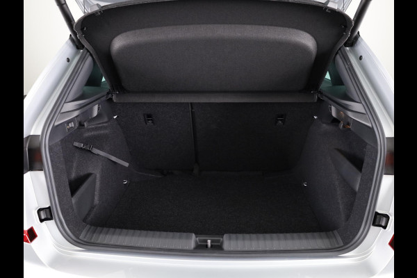 Škoda Kamiq Monte Carlo 1.0 TSI 115 pk 7 versn. DSG | Navigatie Pakket | Travel Assist Plus | Wegklapbare trekhaak | Winter Pakket | Charging | 18 inch lichtmetalen velgen