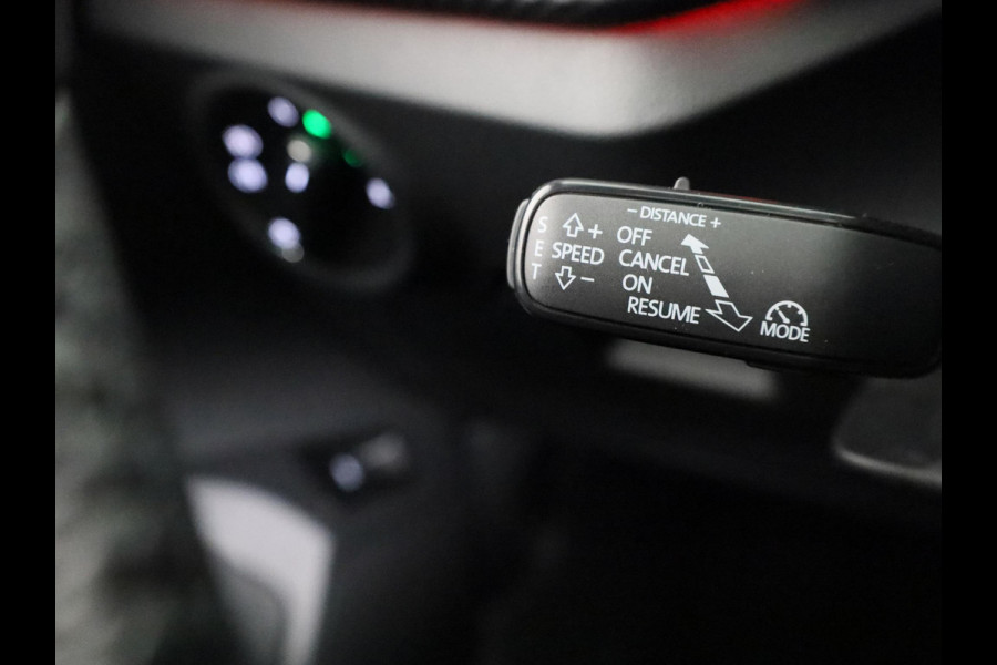 Škoda Kamiq Monte Carlo 1.0 TSI 115 pk 7 versn. DSG | Navigatie Pakket | Travel Assist Plus | Wegklapbare trekhaak | Winter Pakket | Charging | 18 inch lichtmetalen velgen