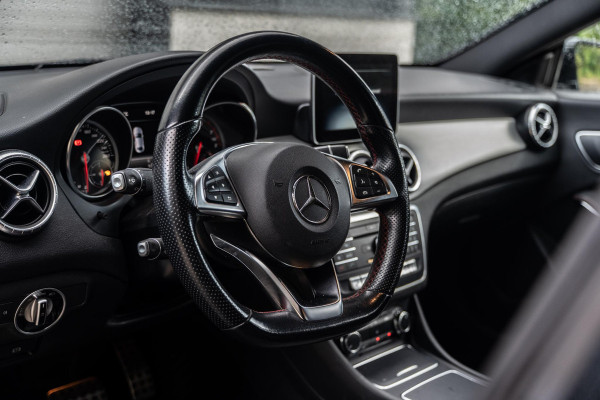Mercedes-Benz CLA-Klasse 200 AMG Navi | Camera | Stoelverwarming