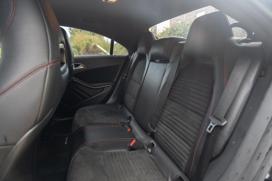 Mercedes-Benz CLA-Klasse 200 AMG Navi | Camera | Stoelverwarming