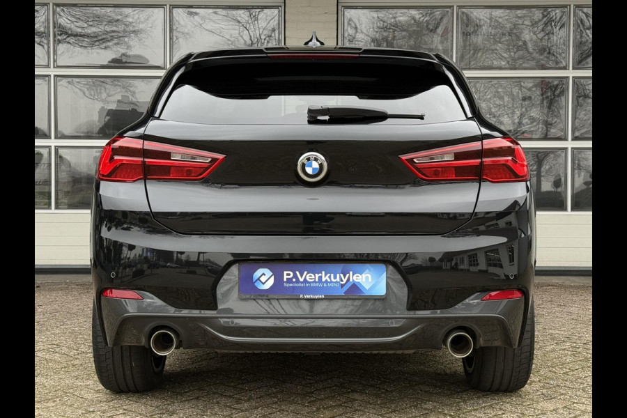 BMW X2 sDrive20i M SPORT | LEDER | PANORAMA | STOELVERWARMING | 18 INCH LM VELGEN |