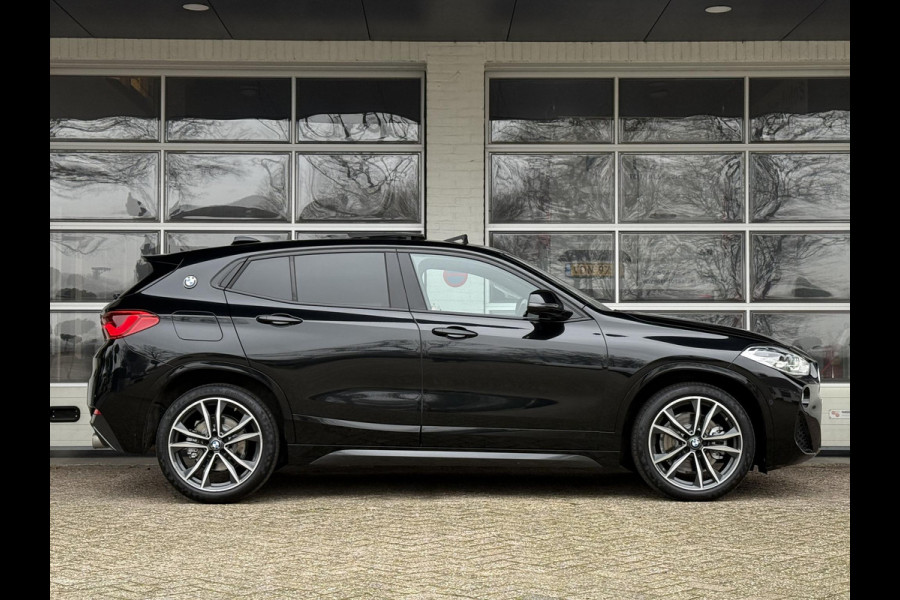 BMW X2 sDrive20i M SPORT | LEDER | PANORAMA | STOELVERWARMING | 18 INCH LM VELGEN |