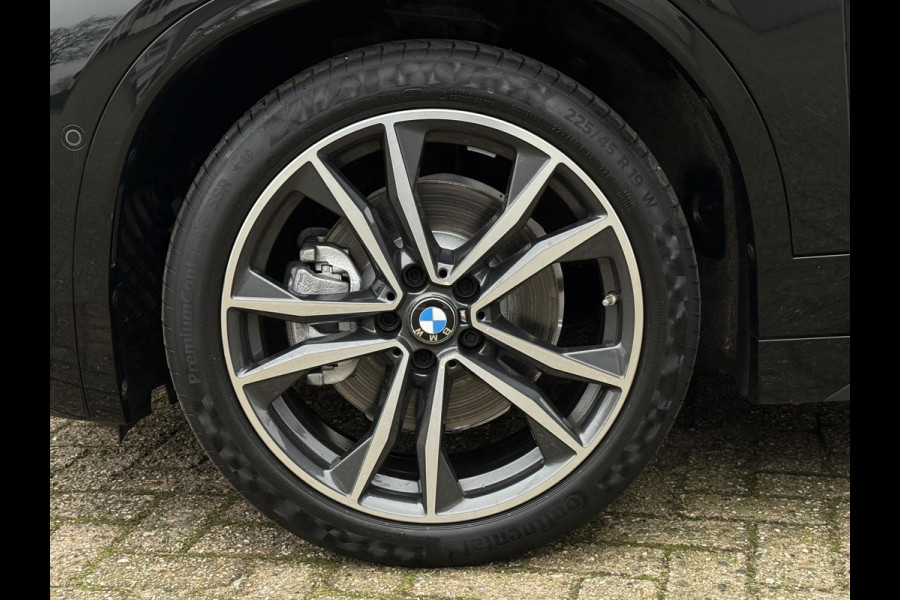 BMW X2 sDrive20i M SPORT | LEDER | PANORAMA | STOELVERWARMING | 18 INCH LM VELGEN |