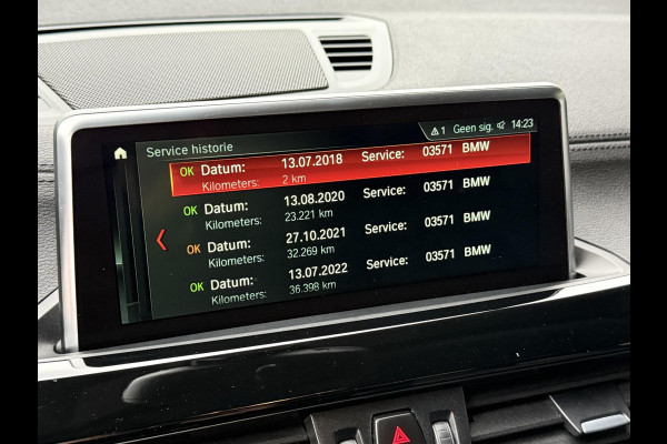 BMW X2 sDrive20i M SPORT | LEDER | PANORAMA | STOELVERWARMING | 18 INCH LM VELGEN |