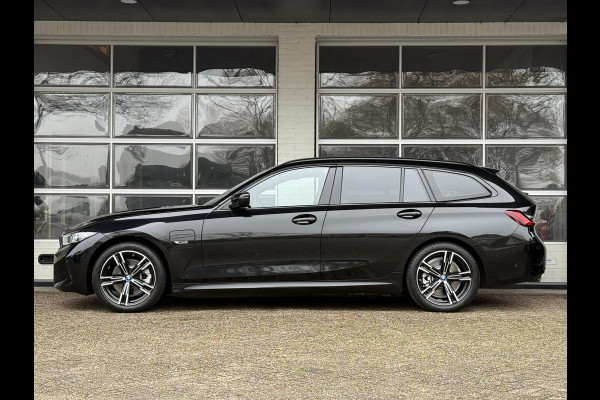 BMW 3 Serie Touring 330e M SPORT LCI | DRIVING PROFF. | TREKHAAK | CAMERA | LEDER |