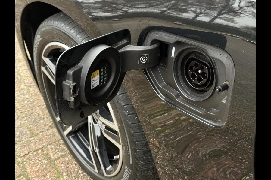 BMW 3 Serie Touring 330e M SPORT LCI | DRIVING PROFF. | TREKHAAK | CAMERA | LEDER |