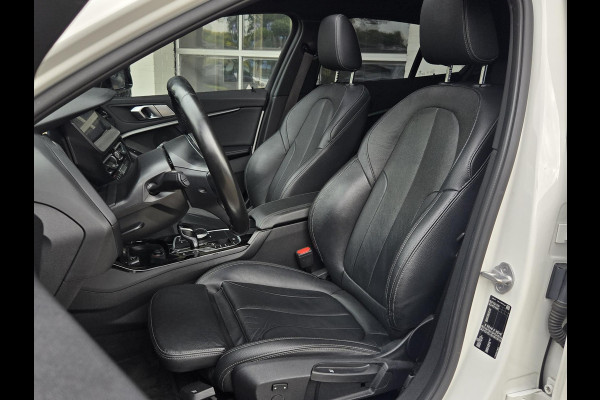 BMW 1-serie 118i High M SPORT | PANORAMA | CAMERA | LEDER | SPORTSTOELEN | 18 INCH LM VELGEN | TREKHAAK |