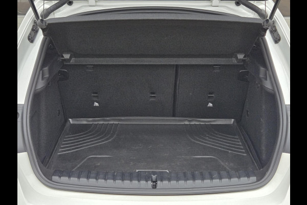 BMW 1-serie 118i High M SPORT | PANORAMA | CAMERA | LEDER | SPORTSTOELEN | 18 INCH LM VELGEN | TREKHAAK |