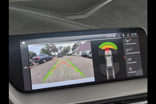 BMW 1-serie 118i High M SPORT | PANORAMA | CAMERA | LEDER | SPORTSTOELEN | 18 INCH LM VELGEN | TREKHAAK |