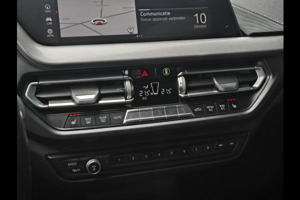 BMW 1-serie 118i High M SPORT | PANORAMA | CAMERA | LEDER | SPORTSTOELEN | 18 INCH LM VELGEN | TREKHAAK |