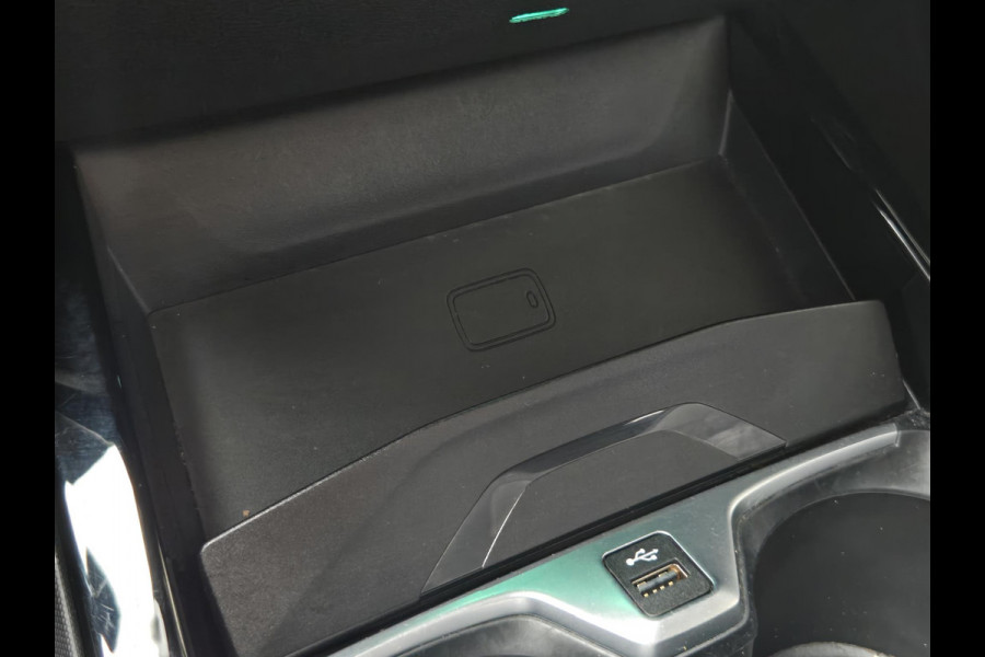 BMW 1-serie 118i High M SPORT | PANORAMA | CAMERA | LEDER | SPORTSTOELEN | 18 INCH LM VELGEN | TREKHAAK |