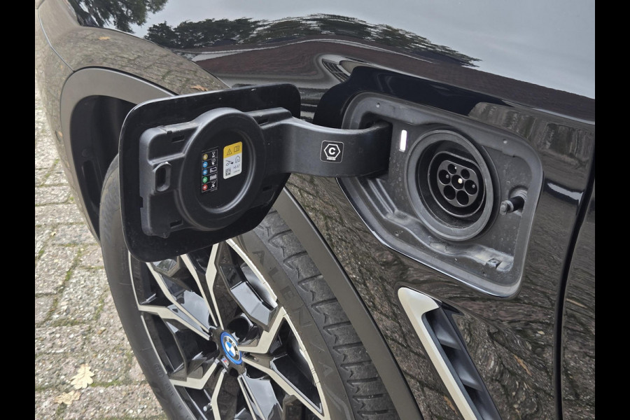 BMW X3 xDrive30e LCI | SPORTSTOELEN | LEDER | PANORAMADAK | CAMERA | TREKHAAK |