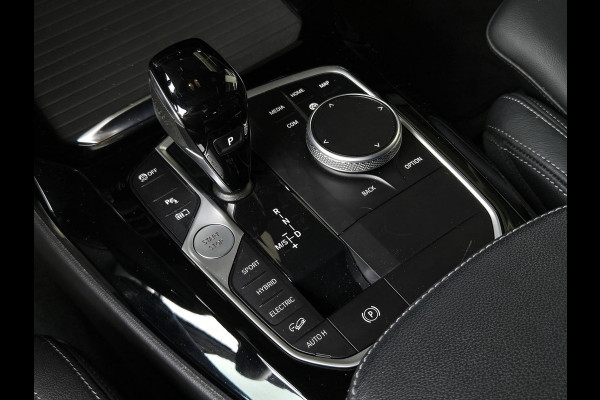 BMW X3 xDrive30e LCI | SPORTSTOELEN | LEDER | PANORAMADAK | CAMERA | TREKHAAK |