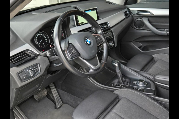 BMW X1 XDRIVE25E SPORT LINE | SPORTSTOELEN | PANORAMA | CAMERA | KEYLESS |
