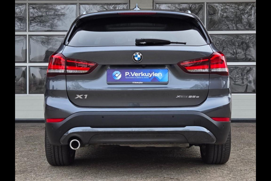 BMW X1 XDRIVE25E SPORT LINE | SPORTSTOELEN | PANORAMA | CAMERA | KEYLESS |