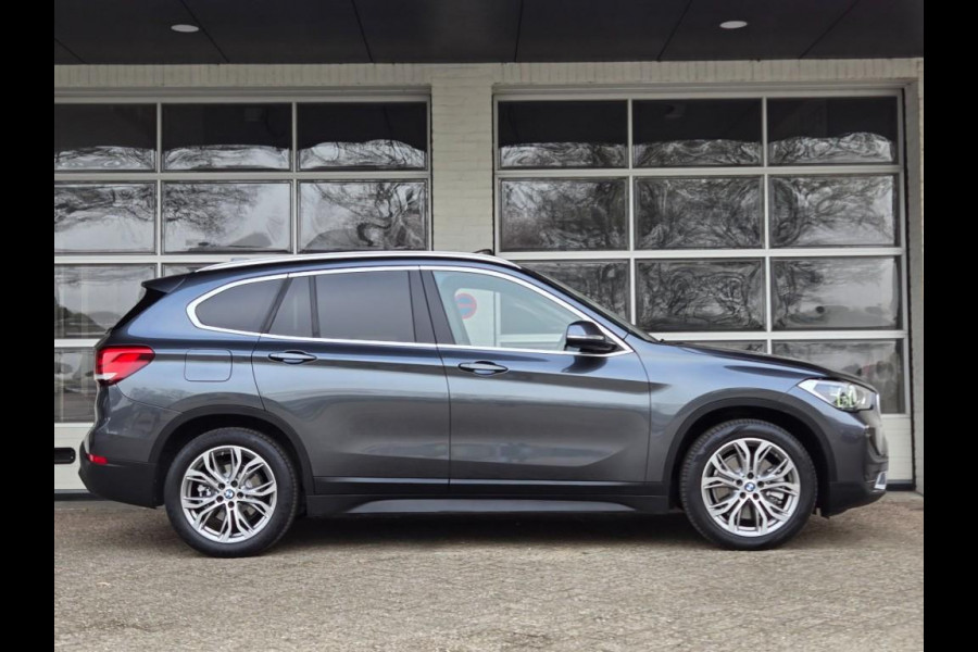 BMW X1 XDRIVE25E SPORT LINE | SPORTSTOELEN | PANORAMA | CAMERA | KEYLESS |