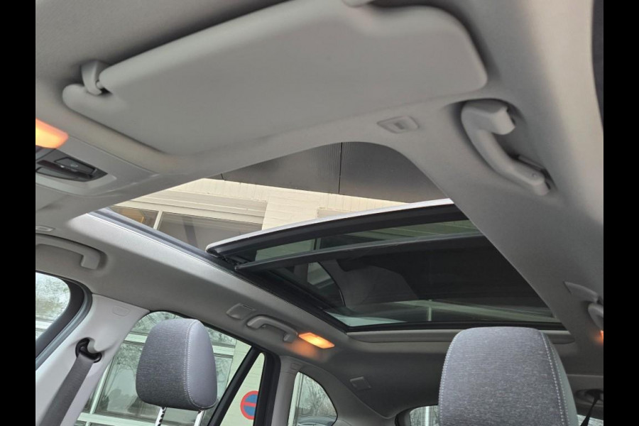 BMW X1 XDRIVE25E SPORT LINE | SPORTSTOELEN | PANORAMA | CAMERA | KEYLESS |