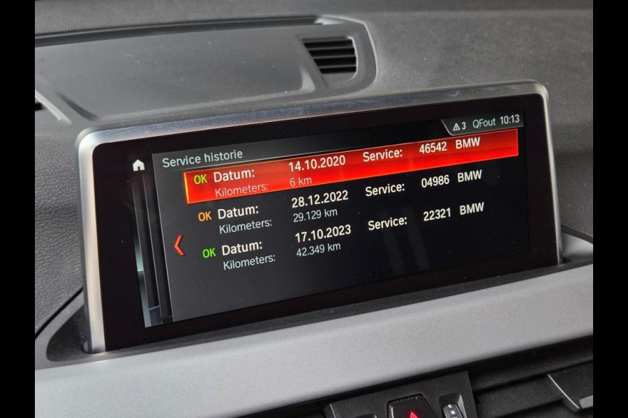 BMW X1 XDRIVE25E SPORT LINE | SPORTSTOELEN | PANORAMA | CAMERA | KEYLESS |