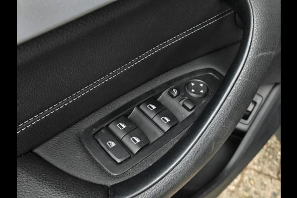 BMW X1 XDRIVE25E SPORT LINE | SPORTSTOELEN | PANORAMA | CAMERA | KEYLESS |