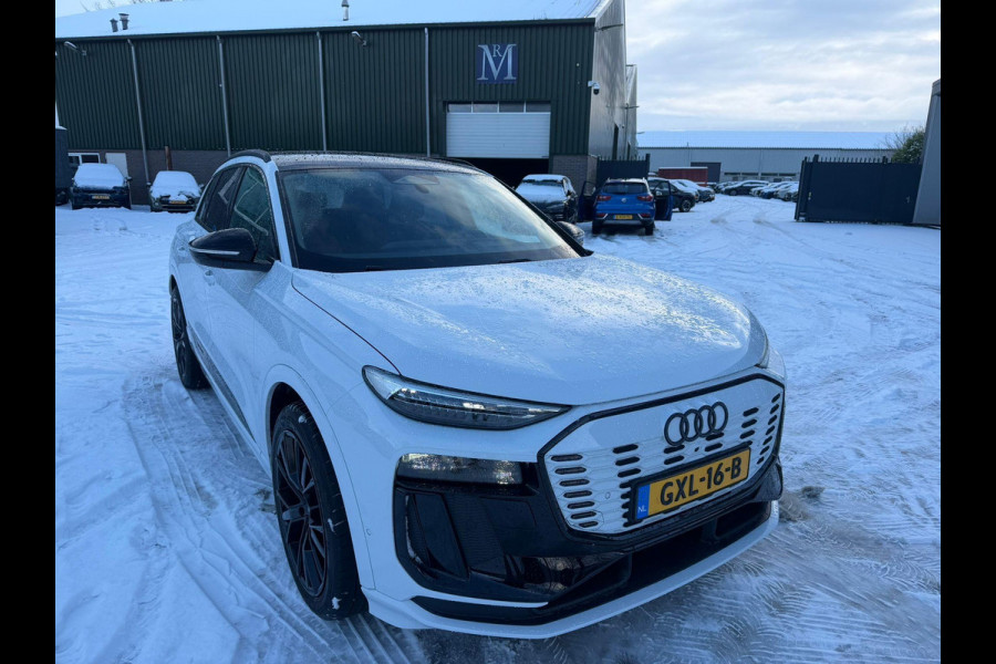 Audi Q6 e-tron Advanced edition 100 kWh FABRIEKSGARANTIE| BANG & OLUFSEN| SFEERVERLICHTING| HEAD-UP| STUURVERWARMING| ACHTERBANK VERWARMD| ELEK. TREKHAAK