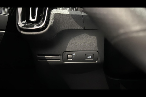 Volvo XC40 Recharge P8 AWD R-Design 408pk + MEMORY / CAMERA / STOEL+STUURVERWARMING