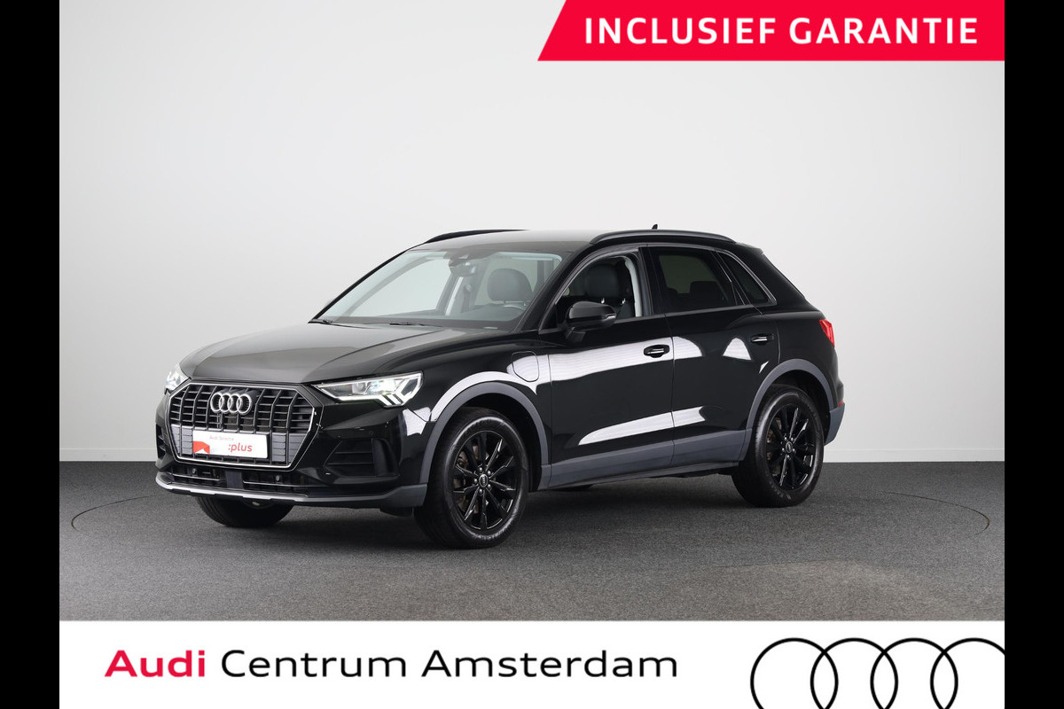 Audi Q3 45 TFSI e Business Edition 245 pk S-tronic | Navigatie | Elektr. trekhaak | Parkeersensoren | Achteruitrijcamera | LED koplampen | Stoelverwarming |