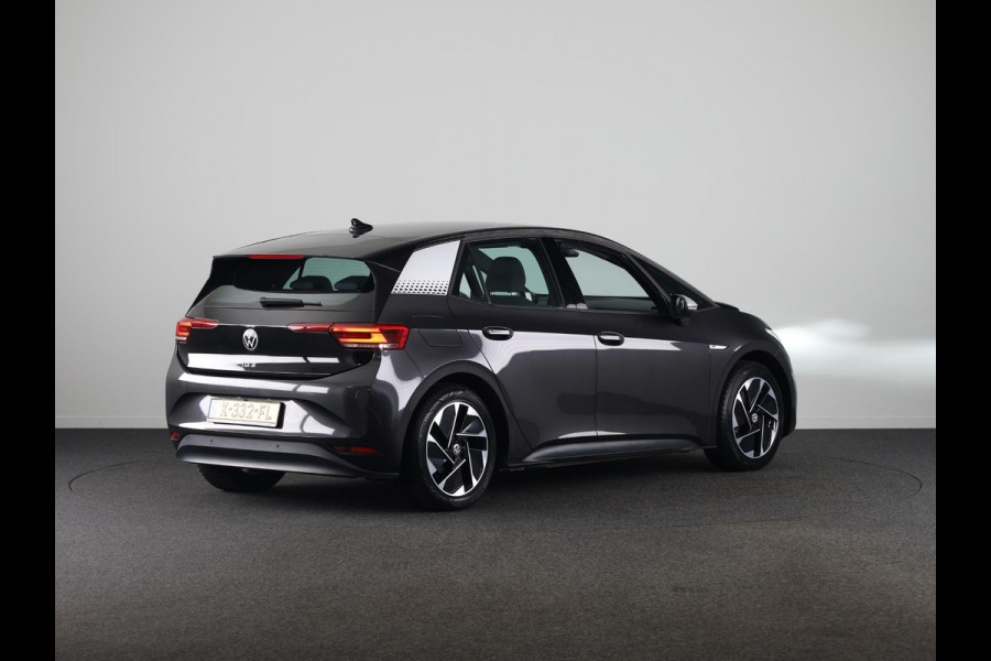Volkswagen ID.3 First 58 kWh 204 PK | Navigatie | Parkeersensoren | Stoelverwarming | Apple car play / android auto