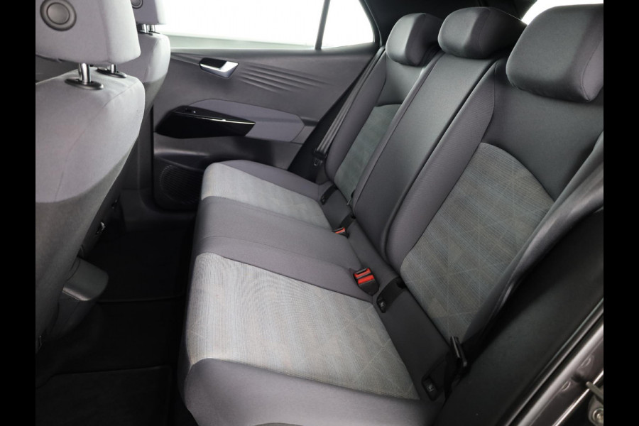 Volkswagen ID.3 First 58 kWh 204 PK | Navigatie | Parkeersensoren | Stoelverwarming | Apple car play / android auto