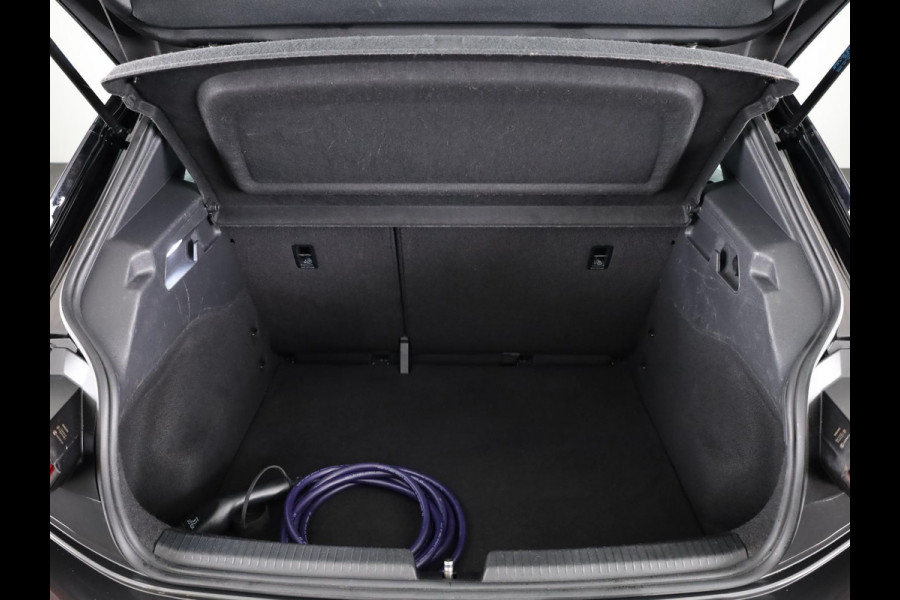 Volkswagen ID.3 First 58 kWh 204 PK | Navigatie | Parkeersensoren | Stoelverwarming | Apple car play / android auto