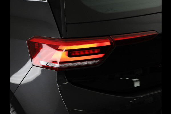 Volkswagen ID.3 First 58 kWh 204 PK | Navigatie | Parkeersensoren | Stoelverwarming | Apple car play / android auto