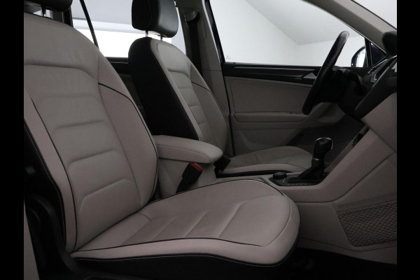 Volkswagen Tiguan 2.0 TSI 4Motion Highline Business R Automaat | 360° Camera | Trekhaak | Vol leer | Stoelverwarming | Schuif-/Kanteldak |