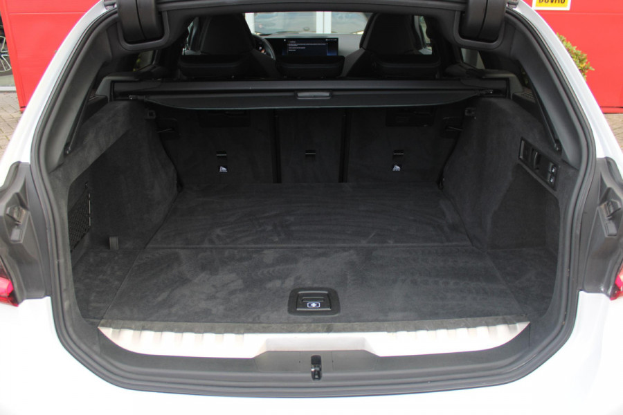 BMW 3 Serie Touring 330e 292PK M-SPORT | PANORAMISCH SCHUIF/KANTEL DAK | M-SPORT PRO-PAKKET | M-SPORT REMMEN UITGEVOERD IN DONKERBLAUW MET M LOGO | BMW LIVE COCKPIT PROFESSIONAL | CURVED DISPLAY |DRIVING ASSISTANT INCL. HEAD-UP DISPLAY | PARKING ASSIST INCL. ACHTERUITRIJCAMERA | ADAPTIEVE LED KOPLAMPEN |SHADOW LINE | M-SPORTSTOELEN VOOR | LEDER VERNASCA MET CONTRAST STIKSELS M-SPORT | STOEL VERWARMING | DRAADLOZE APPLE CARPLAY | ELEKTRISCH VERSTELBARE STOELEN MET GEHEUGEN FUNCTIE | HEAD UP DISPLAY | DRAADLOZE TELEFOONLADER | DODEHOEK BEWAKING | COMFORT PACK INCL. ELEKTRISCHE ACHTE