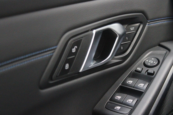 BMW 3 Serie Touring 330e 292PK M-SPORT | PANORAMISCH SCHUIF/KANTEL DAK | M-SPORT PRO-PAKKET | M-SPORT REMMEN UITGEVOERD IN DONKERBLAUW MET M LOGO | BMW LIVE COCKPIT PROFESSIONAL | CURVED DISPLAY |DRIVING ASSISTANT INCL. HEAD-UP DISPLAY | PARKING ASSIST INCL. ACHTERUITRIJCAMERA | ADAPTIEVE LED KOPLAMPEN |SHADOW LINE | M-SPORTSTOELEN VOOR | LEDER VERNASCA MET CONTRAST STIKSELS M-SPORT | STOEL VERWARMING | DRAADLOZE APPLE CARPLAY | ELEKTRISCH VERSTELBARE STOELEN MET GEHEUGEN FUNCTIE | HEAD UP DISPLAY | DRAADLOZE TELEFOONLADER | DODEHOEK BEWAKING | COMFORT PACK INCL. ELEKTRISCHE ACHTE