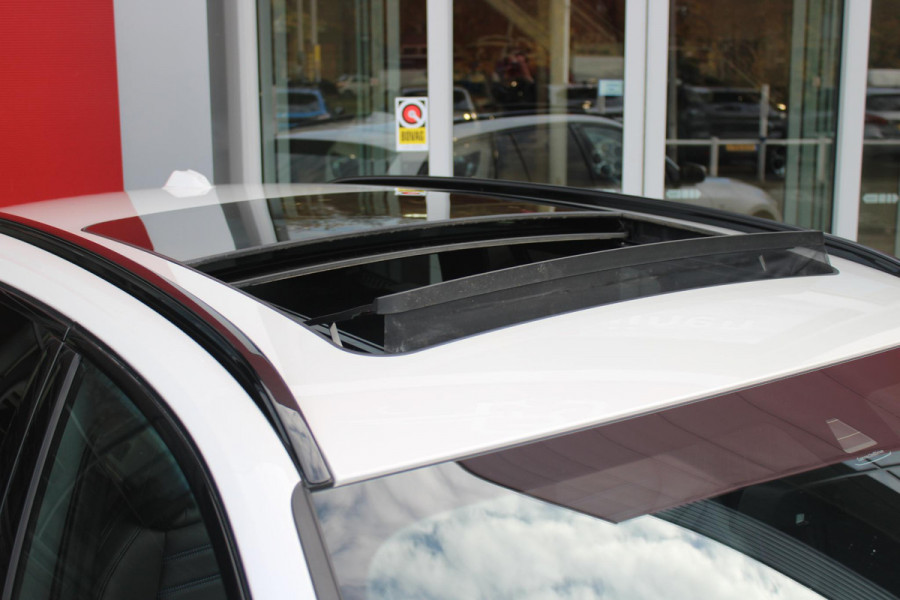 BMW 3 Serie Touring 330e 292PK M-SPORT | PANORAMISCH SCHUIF/KANTEL DAK | M-SPORT PRO-PAKKET | M-SPORT REMMEN UITGEVOERD IN DONKERBLAUW MET M LOGO | BMW LIVE COCKPIT PROFESSIONAL | CURVED DISPLAY |DRIVING ASSISTANT INCL. HEAD-UP DISPLAY | PARKING ASSIST INCL. ACHTERUITRIJCAMERA | ADAPTIEVE LED KOPLAMPEN |SHADOW LINE | M-SPORTSTOELEN VOOR | LEDER VERNASCA MET CONTRAST STIKSELS M-SPORT | STOEL VERWARMING | DRAADLOZE APPLE CARPLAY | ELEKTRISCH VERSTELBARE STOELEN MET GEHEUGEN FUNCTIE | HEAD UP DISPLAY | DRAADLOZE TELEFOONLADER | DODEHOEK BEWAKING | COMFORT PACK INCL. ELEKTRISCHE ACHTE