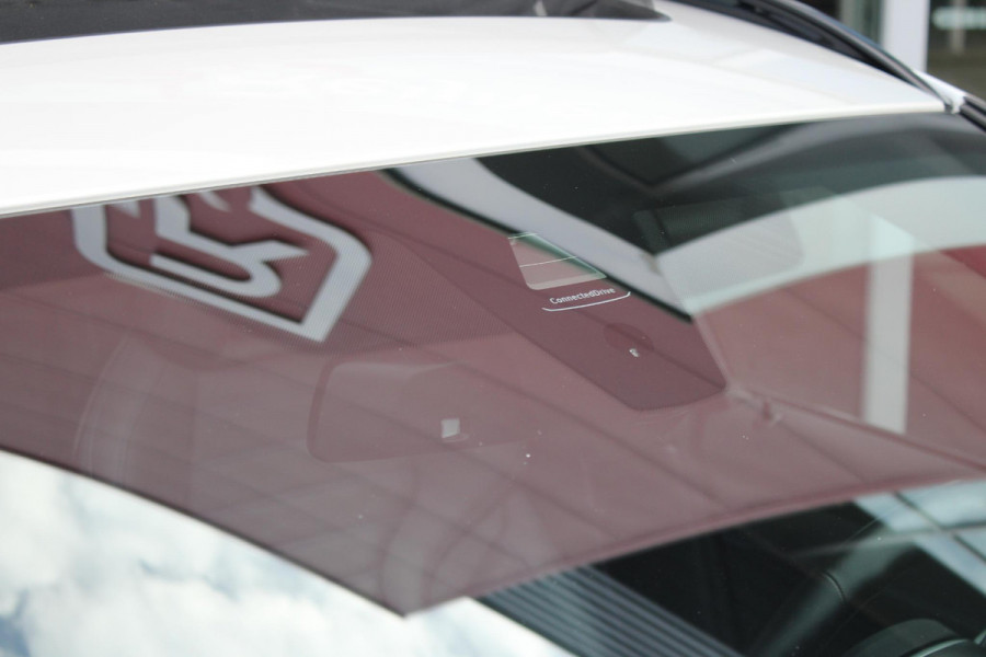 BMW 3 Serie Touring 330e 292PK M-SPORT | PANORAMISCH SCHUIF/KANTEL DAK | M-SPORT PRO-PAKKET | M-SPORT REMMEN UITGEVOERD IN DONKERBLAUW MET M LOGO | BMW LIVE COCKPIT PROFESSIONAL | CURVED DISPLAY |DRIVING ASSISTANT INCL. HEAD-UP DISPLAY | PARKING ASSIST INCL. ACHTERUITRIJCAMERA | ADAPTIEVE LED KOPLAMPEN |SHADOW LINE | M-SPORTSTOELEN VOOR | LEDER VERNASCA MET CONTRAST STIKSELS M-SPORT | STOEL VERWARMING | DRAADLOZE APPLE CARPLAY | ELEKTRISCH VERSTELBARE STOELEN MET GEHEUGEN FUNCTIE | HEAD UP DISPLAY | DRAADLOZE TELEFOONLADER | DODEHOEK BEWAKING | COMFORT PACK INCL. ELEKTRISCHE ACHTE