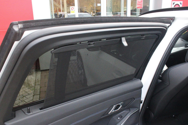 BMW 3 Serie Touring 330e 292PK M-SPORT | PANORAMISCH SCHUIF/KANTEL DAK | M-SPORT PRO-PAKKET | M-SPORT REMMEN UITGEVOERD IN DONKERBLAUW MET M LOGO | BMW LIVE COCKPIT PROFESSIONAL | CURVED DISPLAY |DRIVING ASSISTANT INCL. HEAD-UP DISPLAY | PARKING ASSIST INCL. ACHTERUITRIJCAMERA | ADAPTIEVE LED KOPLAMPEN |SHADOW LINE | M-SPORTSTOELEN VOOR | LEDER VERNASCA MET CONTRAST STIKSELS M-SPORT | STOEL VERWARMING | DRAADLOZE APPLE CARPLAY | ELEKTRISCH VERSTELBARE STOELEN MET GEHEUGEN FUNCTIE | HEAD UP DISPLAY | DRAADLOZE TELEFOONLADER | DODEHOEK BEWAKING | COMFORT PACK INCL. ELEKTRISCHE ACHTE