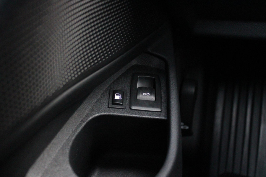 BMW 3 Serie Touring 330e 292PK M-SPORT | PANORAMISCH SCHUIF/KANTEL DAK | M-SPORT PRO-PAKKET | M-SPORT REMMEN UITGEVOERD IN DONKERBLAUW MET M LOGO | BMW LIVE COCKPIT PROFESSIONAL | CURVED DISPLAY |DRIVING ASSISTANT INCL. HEAD-UP DISPLAY | PARKING ASSIST INCL. ACHTERUITRIJCAMERA | ADAPTIEVE LED KOPLAMPEN |SHADOW LINE | M-SPORTSTOELEN VOOR | LEDER VERNASCA MET CONTRAST STIKSELS M-SPORT | STOEL VERWARMING | DRAADLOZE APPLE CARPLAY | ELEKTRISCH VERSTELBARE STOELEN MET GEHEUGEN FUNCTIE | HEAD UP DISPLAY | DRAADLOZE TELEFOONLADER | DODEHOEK BEWAKING | COMFORT PACK INCL. ELEKTRISCHE ACHTE