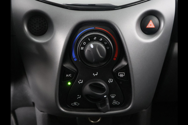 Toyota Aygo 1.0 VVT-i X-PLAY CAMERA CARPLAY NAVI GARANTIE 2029 AIRCO. VOLLEDIG ONDERHOUDEN