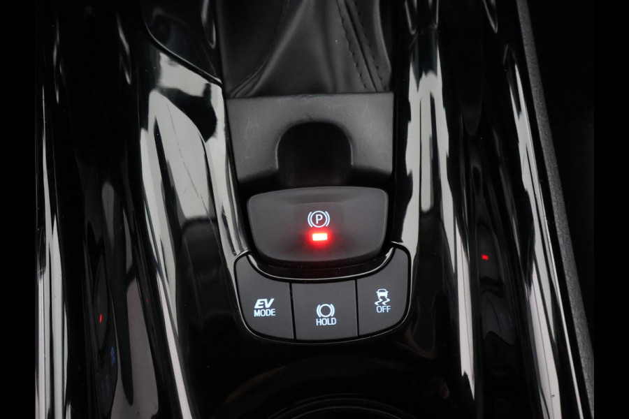 Toyota C-HR 2.0 HYBRIDE DYNAMIC BIJNA 2023 GARANTIE 11-2032 NAVI. HALF LEDER. 182 PK. PDC V+A.CAMERA. ADAPTIVE CRUISE