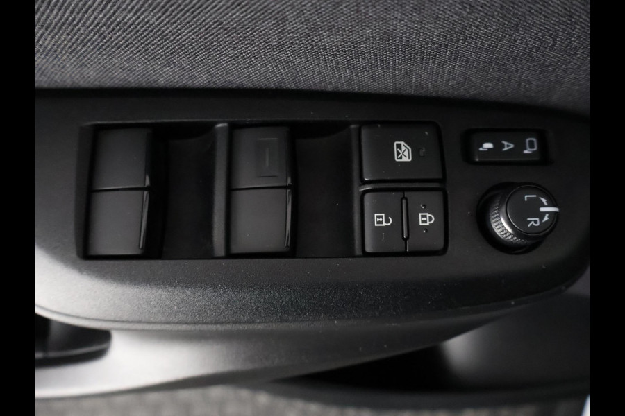 Toyota Yaris Cross 1.5 HYBRIDE DYNAMIC LUXERY BITONE GARANTIE 4-2034 BLIND SPOT . NAVI.CAMERA. PDC V+A.