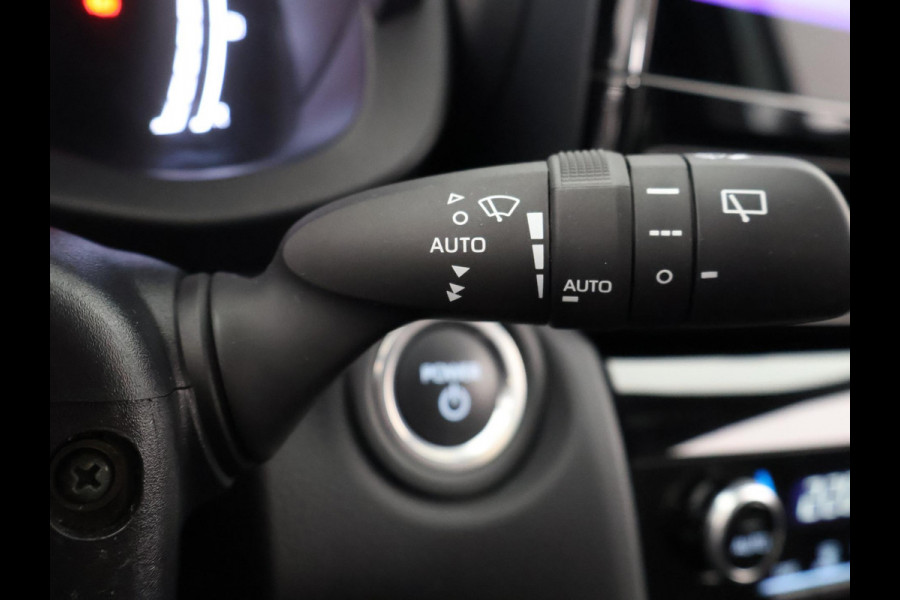 Toyota Yaris Cross 1.5 HYBRIDE DYNAMIC LUXERY BITONE GARANTIE 4-2034 BLIND SPOT . NAVI.CAMERA. PDC V+A.