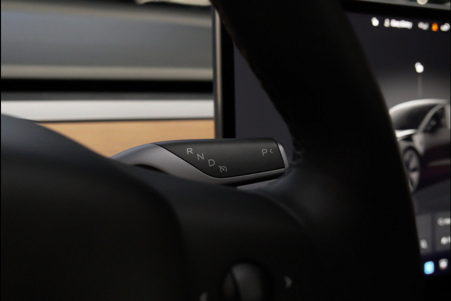 Tesla Model 3 RWD Autopilot ACC Stuurverwarm. PDC Leer Navi Panoramadak 360° Elektr. achterklep Stoelverwarming voor & achter Climate voor & achter LM velgen BTW auto! Nieuw!
