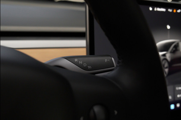 Tesla Model 3 RWD Autopilot ACC Stuurverwarm. PDC Leer Navi Panoramadak 360° Elektr. achterklep Stoelverwarming voor & achter Climate voor & achter LM velgen BTW auto! Nieuw!