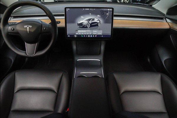 Tesla Model 3 RWD Autopilot ACC Stuurverwarm. PDC Leer Navi Panoramadak 360° Elektr. achterklep Stoelverwarming voor & achter Climate voor & achter LM velgen BTW auto! Nieuw!