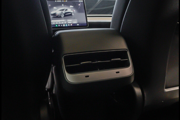 Tesla Model 3 RWD Autopilot ACC Stuurverwarm. PDC Leer Navi Panoramadak 360° Elektr. achterklep Stoelverwarming voor & achter Climate voor & achter LM velgen BTW auto! Nieuw!