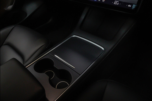 Tesla Model 3 RWD Autopilot ACC Stuurverwarm. PDC Leer Navi Panoramadak 360° Elektr. achterklep Stoelverwarming voor & achter Climate voor & achter LM velgen BTW auto! Nieuw!