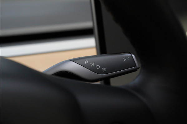 Tesla Model 3 RWD Autopilot ACC Stuurverwarm. PDC Leer Navi Panoramadak 360° Elektr. achterklep Stoelverwarming voor & achter Climate voor & achter LM velgen BTW auto! Nieuw!