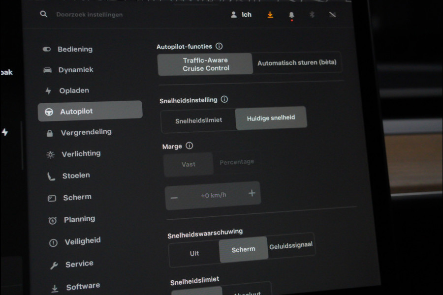 Tesla Model 3 RWD Autopilot ACC Stuurverwarm. PDC Leer Navi Panoramadak 360° Elektr. achterklep Stoelverwarming voor & achter Climate voor & achter LM velgen BTW auto! Nieuw!